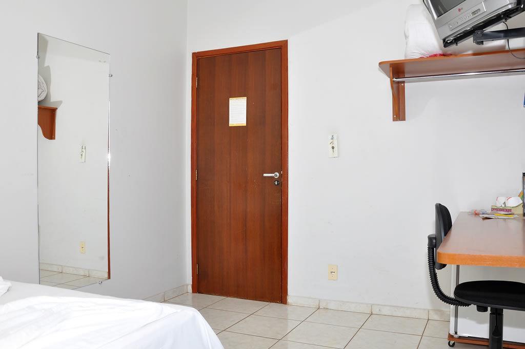 Hotel Carolina 2- Próximo Ao Hospital Regional, Hospital Mario Palmério, Hospital São Marcos 2*